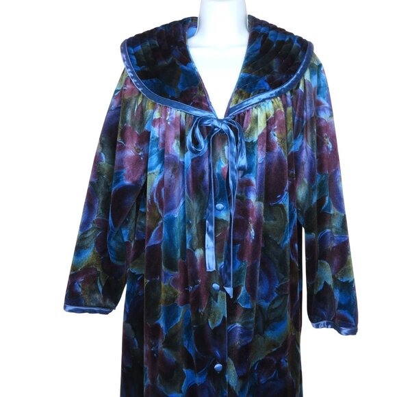 Aria | Intimates & Sleepwear | Vintage Aria Womens Velvet Long Robe ...